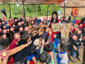 Hành trình thiện nguyện của hoa hậu Võ Thu Sương – 800 phần quà Phúc Lộc Yêu Thương đến vùng xa