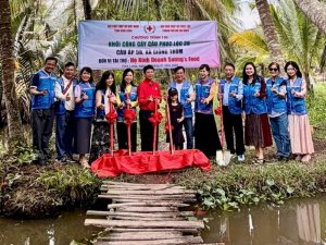 Hoa hậu Võ Thu Sương đồng hành xây 9 cầu nông thôn, trao quà Tết ý nghĩa cho bà con Vĩnh Long 2026