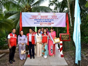 Hoa hậu Võ Thu Sương góp phần hoàn thành cầu Phúc Lộc 36 - cầu ấp 5B, xã Giồng Trôm