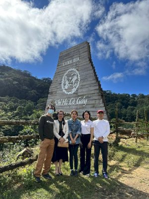 Doanh nhân Võ Thu Sương đặt chân đến xứ Khỉ Ho Cò Gáy nơi mây bay dưới gót giày