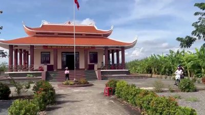 Nhóm từ thiện Phúc Lộc quyên góp xây tường rào đền tưởng niệm các anh hùng liệt sĩ  trung đoàn 88 Long An trong chương trình Đền ơn đáp nghĩa