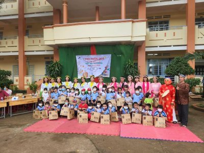 Nhóm từ thiện Phúc Lộc Yêu Thương khởi xướng từ Võ Thu Sương