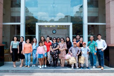 Hoa hậu Võ Thu Sương chủ tịch Hội chữ thập đỏ Phúc Lộc làm từ thiện cũng phải đúng cách 