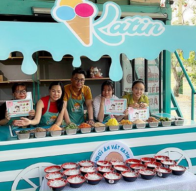 Bánh Tráng trộnTô 14 loại Topping chuỗi ăn vặt Katin đại sứ Hoa hậu Võ Thu Sương, làm không kip bán