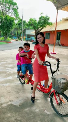 Hoa Hậu Võ Thu Sương nhắc kiến thức đã học ở trong đầu không ai cướp đi mất của con