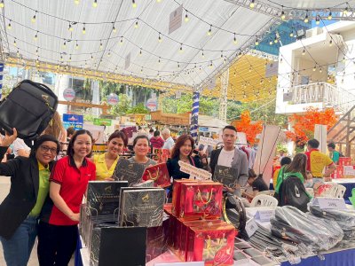 Hội viên CLB Văn Hoá Doanh Nghiệp Trẻ Xúc Tiến Thương Mại Truyền thông thương hiệu 4 ngày ở nhà thi đấu Phú Thọ