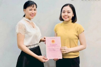 Cống hiến lâu năm, người lao động ở TPHCM được thưởng sổ đỏ, ô tô