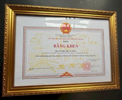 Bằng khen Chủ tịch UBND tỉnh Sóc Trăng: Bà Võ Thị Thu Sương đã có nhiều đóng góp trong công tác từ thiện xã hội trên địa bàn tỉnh Sóc Trăng