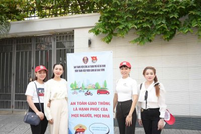 Ngày cuối năm Từ Thiện Phúc Lộc ra quân Tiếp Sức Nhân Dân cùng đội CSGT Hàng Xanh