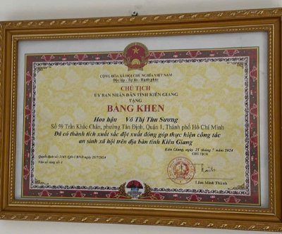 Hoa hậu Võ Thu Sương nhận bằng khen vì đóng góp kinh phí hỗ trợ công tác an sinh xã hội tại tỉnh Kiên Giang