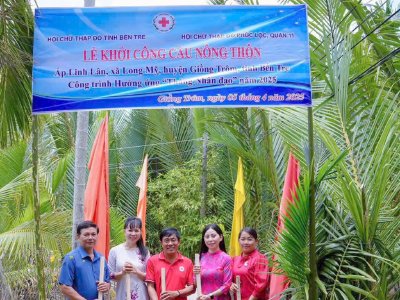 Hoa hậu Võ Thu Sương tại Lễ khởi công Cầu nông thôn ấp Linh Lân, xã Long Mỹ, huyện Giồng Tôm, tỉnh Bến Tre