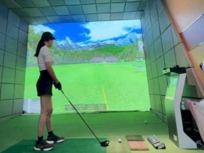 Hoa hậu Võ Thu Sương rèn luyện sức khỏe với môn thể thao quý tộc – Golf ảo trong nhà hiện đại