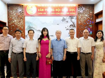 Hoa hậu Võ Thu Sương cùng Nguyên Bộ trưởng dự khai trương Văn phòng Đại diện phía Nam của Hội Giáo dục Chăm sóc Sức khỏe Cộng đồng Việt Nam tại Bình Dương