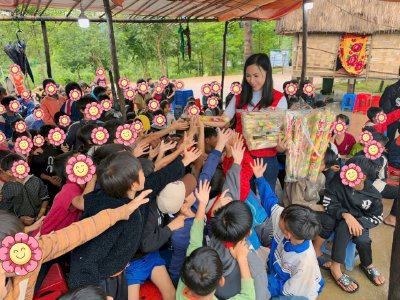 Hành trình thiện nguyện của hoa hậu Võ Thu Sương – 800 phần quà Phúc Lộc Yêu Thương đến vùng xa