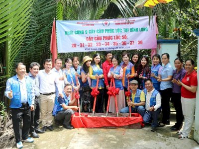 Hoa hậu Võ Thị Thu Sương - Cố vấn Hội Chữ thập đỏ Phúc Lộc TPHCM dự lễ khởi công xây dựng 06 cây cầu liên tổ 2-4 tại ấp 5B và 01 cây cầu tại ấp Kinh Trong