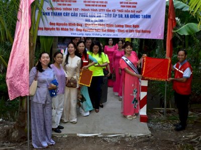 Hoa hậu Võ Thu Sương cùng Hoa hậu Lương Thục Nghi đồng hành khánh thành cầu Phúc Lộc 38 tại Vĩnh Long