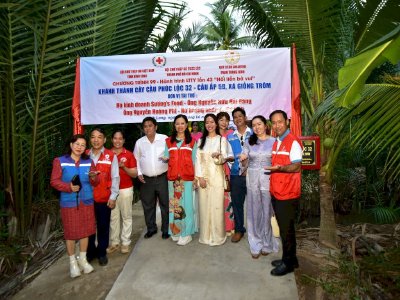 Hoa hậu Võ Thu Sương tham dự lễ khánh thành cầu Phúc Lộc 32 - cầu Ấp 5B, xã Giồng Trôm