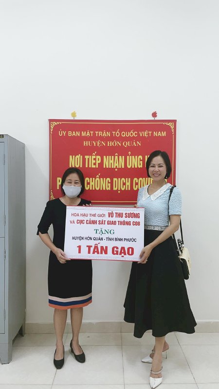 Hoa hậu Thế Giới Võ Thu Sương trao tặng 1 tấn gạo cho huyện Hớn Quản -Bình Phước