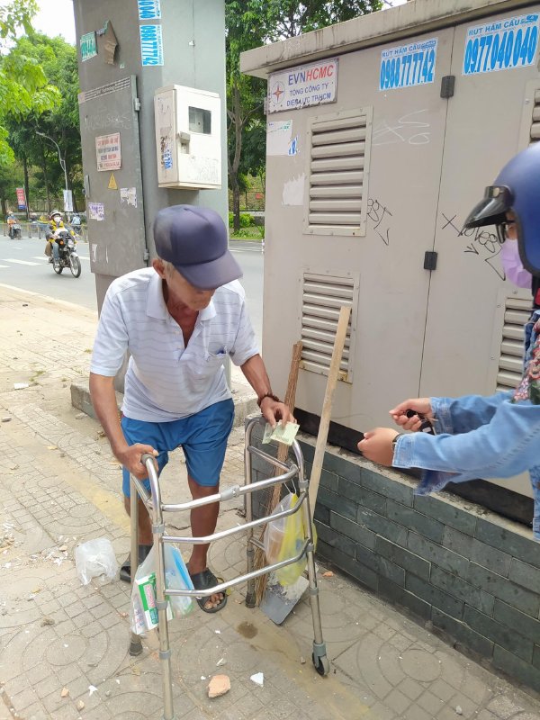 Hoa hậu doanh nhân Võ Thu Sương biết ơn vì mình có cơ hội cho mỗi người 100 nghìn đồng 