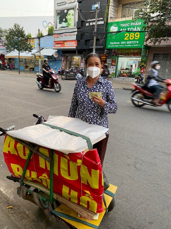 Hoa hậu doanh nhân Võ Thu Sương biết ơn vì mình có cơ hội cho mỗi người 100 nghìn đồng 