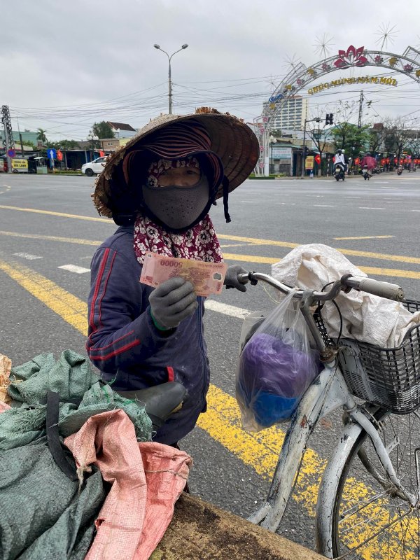 Trao gửi yêu thương từ Hoa hậu Doanh nhân Võ Thu Sương tới người khó khăn 