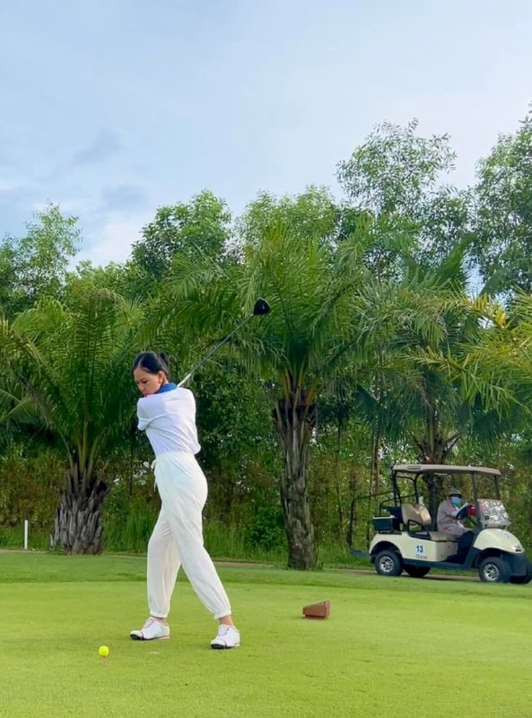 Hoa hậu Võ Thu Sương ra sân golf không săn đại gia vì tôi là đại gia của chính mình 