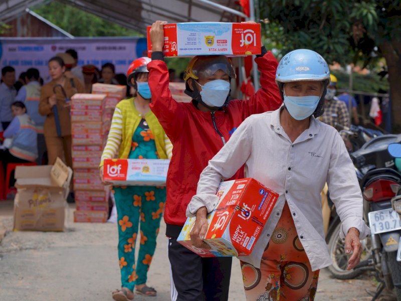 Báo Thanh Niên, CSGT TP.HCM cùng  Hoa hậu Võ Thu Sương và cácnhà tài trợ khởi công cầu 1,4 tỉ đồng ở Long An sát Campuchia