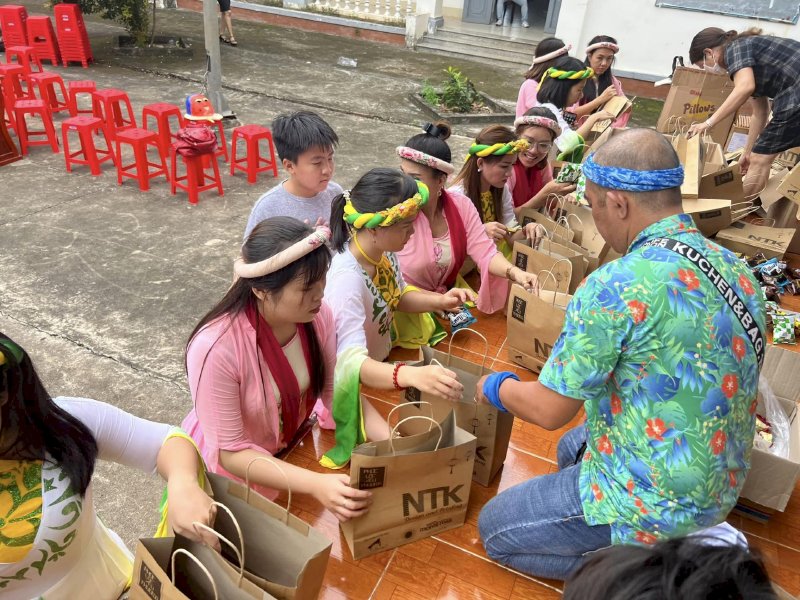 Hoa hậu doanh nhân Võ Thu Sương chia sẻ làm từ thiện dễ hay khó