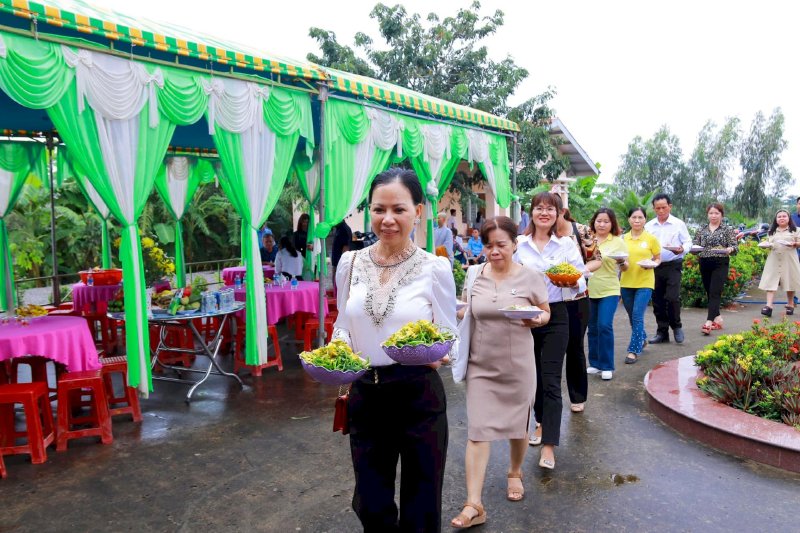  Hội Chữ Thập Đỏ Phúc Lộc với chương trình Đền ơn đáp nghĩa nhằm tưởng nhớ, tri ân và kêu gọi quyên góp ủng hộ tu sửa Đền Liệt sĩ trung đoàn 88.