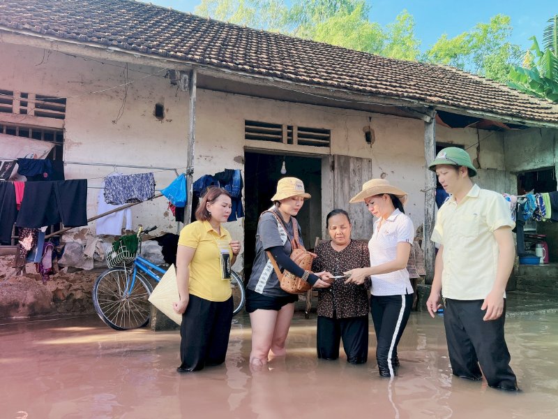 Thương về miền Trung (bão Noru) nhật kí từ Đại sứ Hoa hậu Doanh nhân Thế Giới Võ Thu Sương - chủ tịch Hội chữ thập đỏ Phúc Lộc