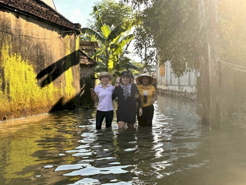 Thương về miền Trung (bão Noru) nhật kí từ Đại sứ Hoa hậu Doanh nhân Thế Giới Võ Thu Sương - chủ tịch Hội chữ thập đỏ Phúc Lộc