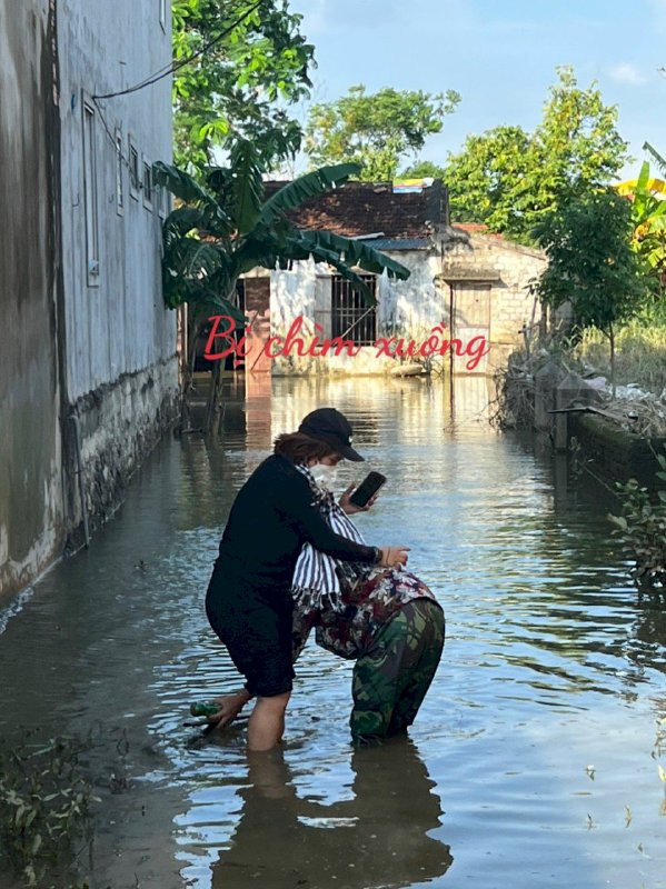 Thương về miền Trung (bão Noru) nhật kí từ Đại sứ Hoa hậu Doanh nhân Thế Giới Võ Thu Sương - chủ tịch Hội chữ thập đỏ Phúc Lộc