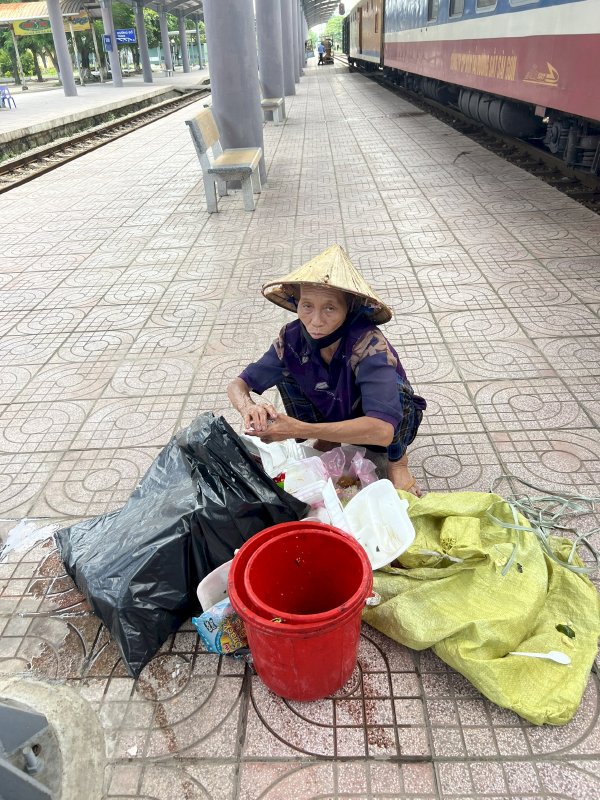 Thương về miền Trung (bão Noru) nhật kí từ Đại sứ Hoa hậu Doanh nhân Thế Giới Võ Thu Sương - chủ tịch Hội chữ thập đỏ Phúc Lộc