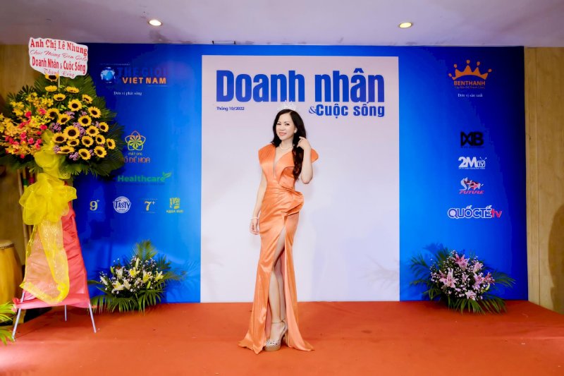 Hoa Hậu Thế Giới Doanh Nhân Võ Thu Sương trở thành đại sứ S Slim eo thon con kiến đẹp dáng sáng da giảm béo giảm cân lành mạnh