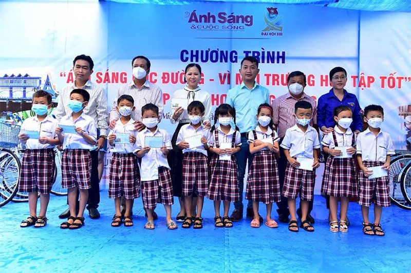 Doanh Nhân Kết Nối viết về CEO Võ Thị Thu Sương – Miss Happy Land tham gia phát động chương trình “Ánh sáng học đường – Vì môi trường học tập tốt”