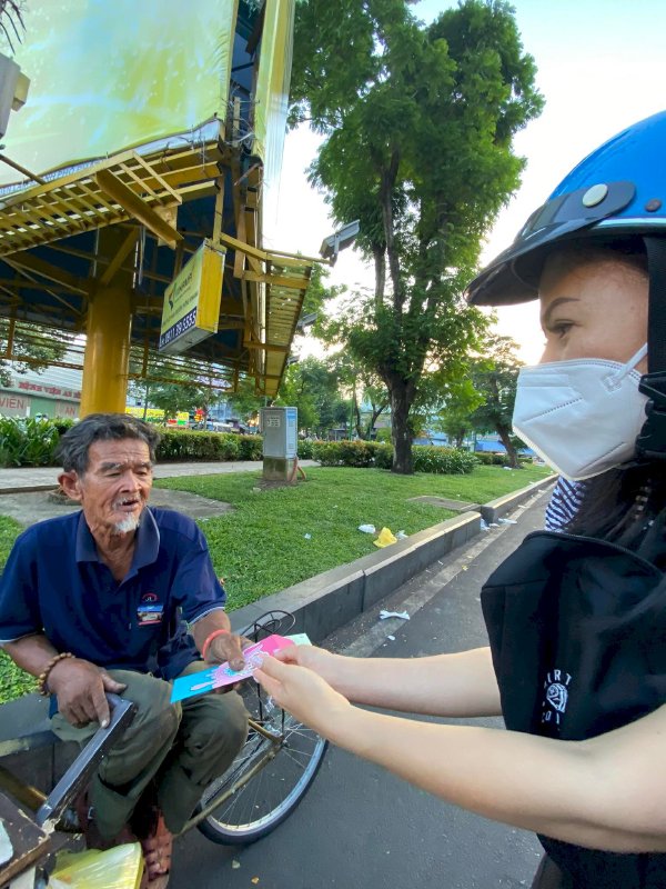 Đại Sứ Ăn Vặt KaTin hoa hậu Võ Thu Sương  xuống đường tặng Phúc Lộc Lan Tỏa yêu thương cho người nghèo 2023