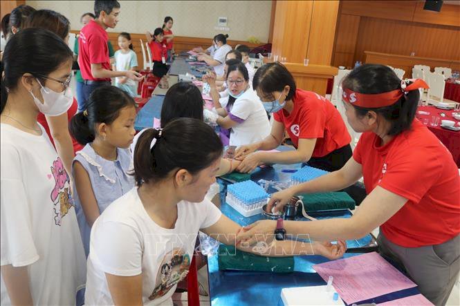 Đây là lần thứ 7, tỉnh Cao Bằng tham gia tổ chức chương trình Hành trình đỏ với chủ đề “Giọt hồng miền non nước”. Chương trình thu hút khoảng 1.400 người là cán bộ, công chức, viên chức, người lao động, lực lượng vũ trang và đông đảo các tầng lớp nhân dân trong tỉnh đăng ký hiến máu. Qua chương trình, Ban tổ chức đã tiếp nhận được 781 đơn vị máu (vượt chỉ tiêu 81 đơn vị máu). Số máu này được chuyển đến Bệnh viện Đa khoa tỉnh Cao Bằng để sàng lọc, bảo quản và phân phối đến bệnh nhân cấp cứu cần máu.