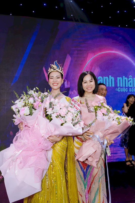 Chủ tịch Làng Hoa hậu Miss Happy Land Võ Thu Sương chúc mừng đương kim Hoa Hậu Thế Giới Doanh Nhân 2023 My Nguyễn 