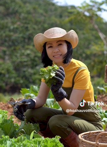 Tâm huyết với nông nghiệp, Chủ Tịch Miss Happy Land Võ Thu Sương góp phần giảm áp lực y tế với rau sạch