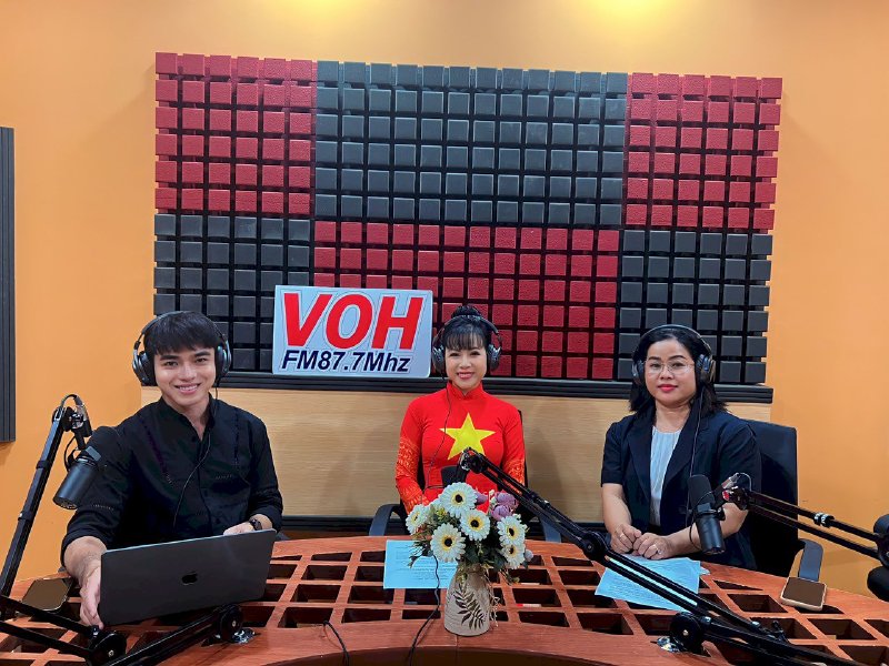Hoa hậu Võ Thu Sương bóc phốt từ thiện của Hội Chữ Thập đỏ Phúc Lộc trên đài VOH