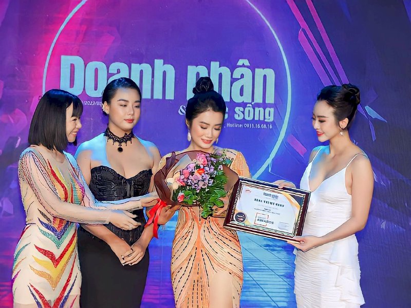 Hoa hậu Võ Thu Sương Doanh nhân dám liều, dám làm để biết kết quả còn hơn là sợ không dám làm gì 