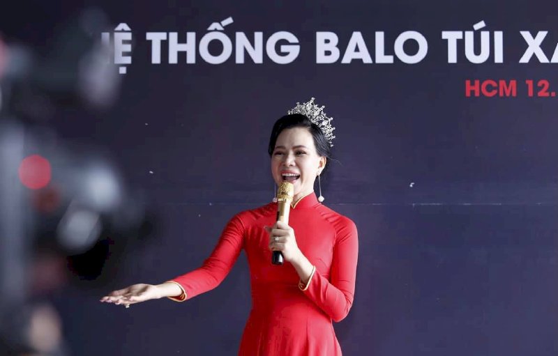 hoa-hau-vo-thu-suong-truong-ban-co-van-pho-truong-ban-giam-khao-hoa-hau-doanh-nhan-hoan-vu-2024-mua-5