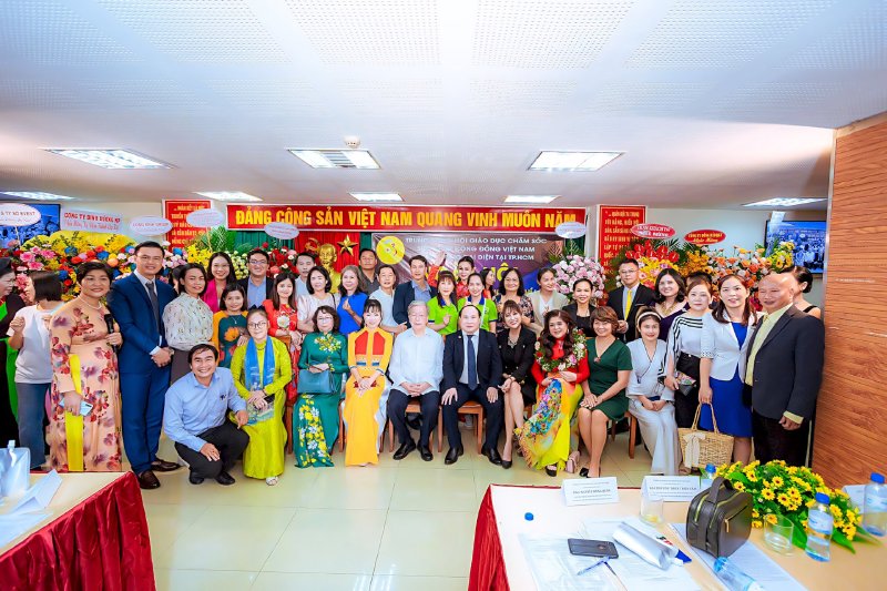Đại sứ VACHE, Hoa hậu Võ Thu Sương tham dự kỷ niệm 15 năm thành lập Hội 