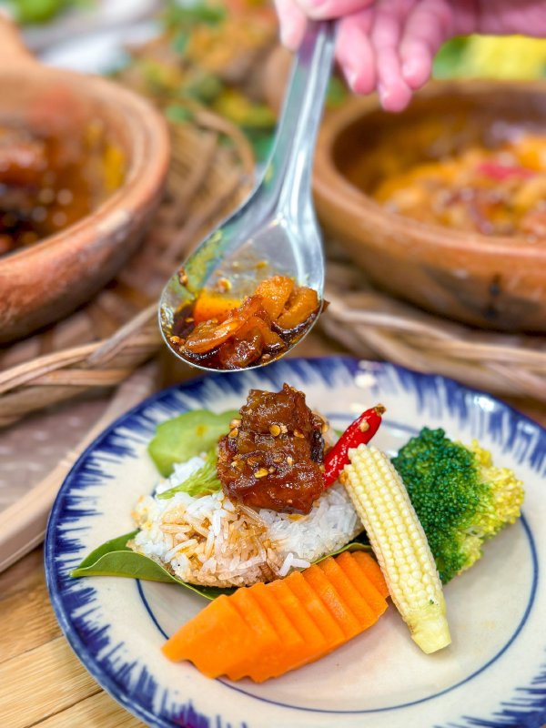 Cơm niêu Chú Long Sài Gòn- Lựa chọn ẩm thực tuyệt vời của Hoa hậu Võ Thu Sương
