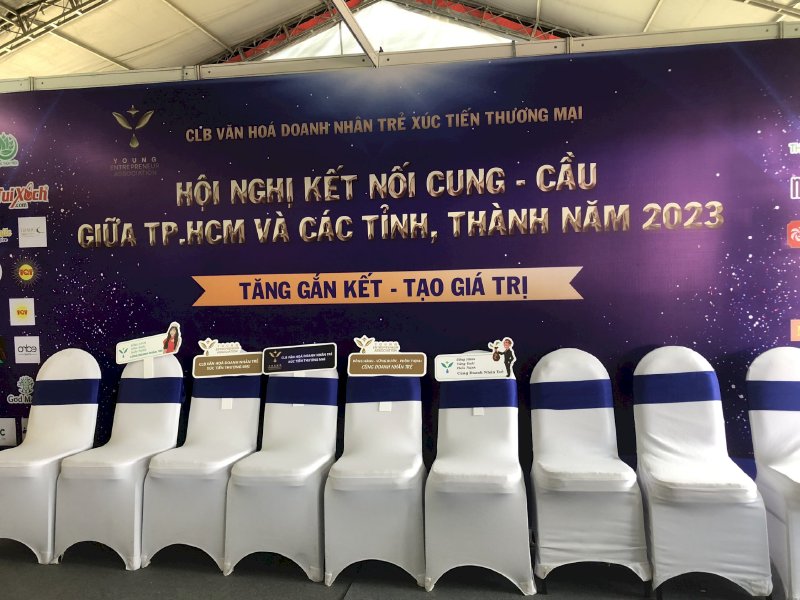 Câu Lạc Bộ Văn Hóa Doanh nhân xúc tiến thương mại trưng bày 31 gian hàng trực tiếp từ nhà sản xuất  để tiếp cận thị trường tiêu dùng TPHCM và hướng tới xuất khẩu.