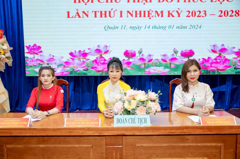 Trao quà tết Xuân Yêu Thương Phúc Lộc cho bà con nghèo quận 11 từ các nhà hảo tâm của Hội chữ Thập đỏ Phúc Lộc 