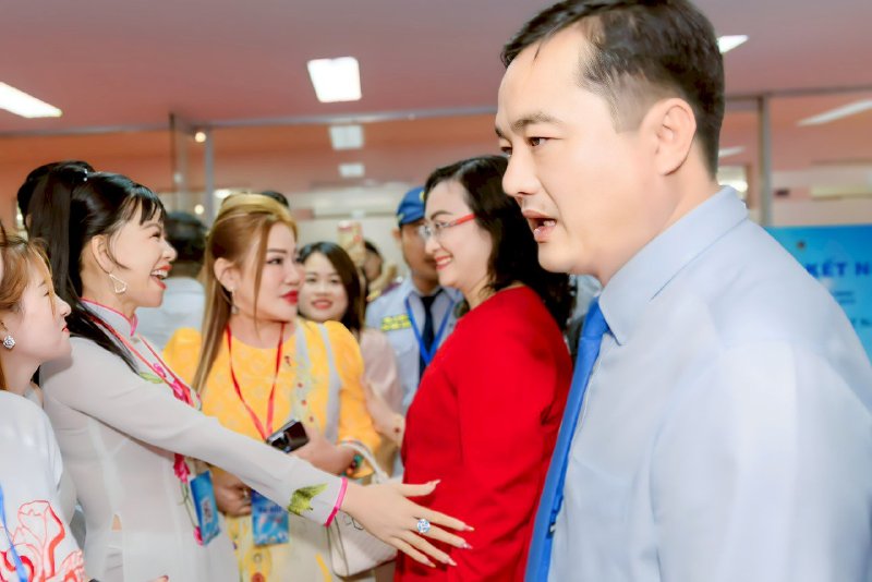 Câu Lạc Bộ Doanh Nhân Trẻ Xúc Tiến Thương Mại kỳ 5 Hiểu và làm đúng để phát triển thương hiệu cùng Tiến sĩ Đinh Chí Thành